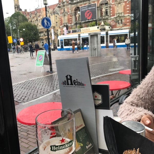 รูปภาพถ่ายที่ Grand Café Heineken Hoek โดย Ayberk K. เมื่อ 9/8/2017