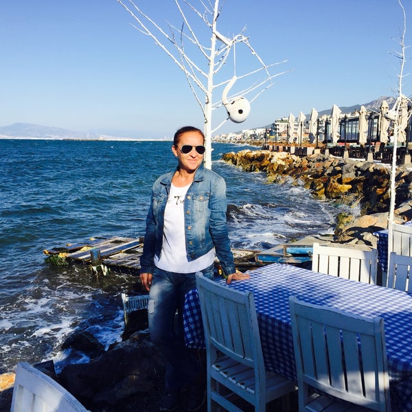 Foto diambil di Denizkızı Restaurant oleh Aki pada 9/25/2016