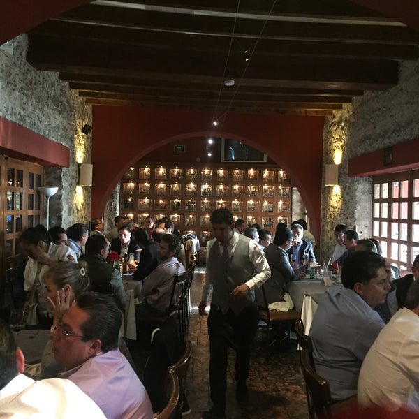 Foto scattata a El Caserío Restaurante Bar da Tulio O. il 12/13/2016