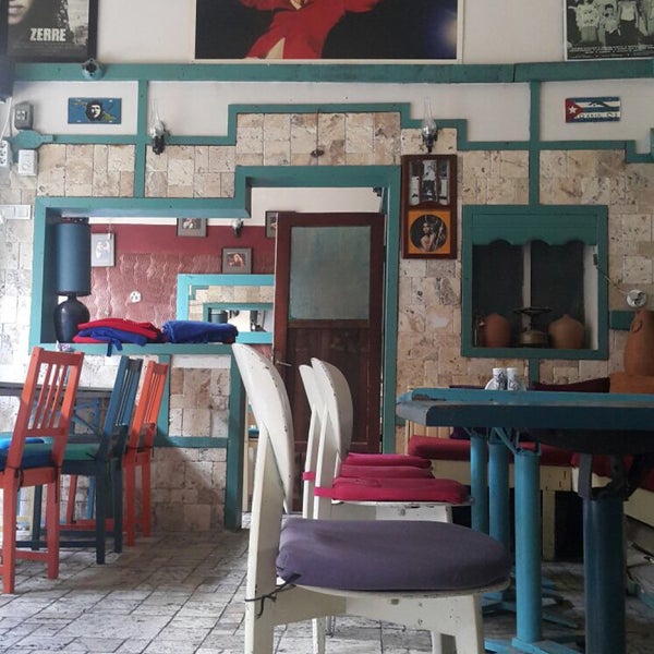 Foto diambil di İonia Cafe oleh Şirvan S. pada 5/9/2018
