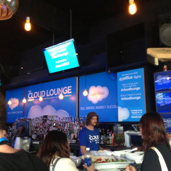 Photo prise au The Cloud Lounge (salesforce.com) par Chi Z. le3/9/2013