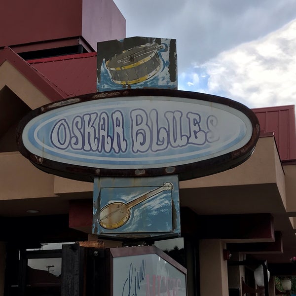 Photo taken at Oskar Blues Grill &amp; Brew by DV G. on 7/12/2019
