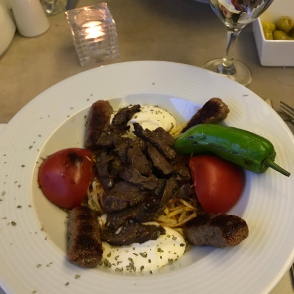 Foto scattata a Rumeli Baharı Restaurant da Melike B. il 5/20/2017