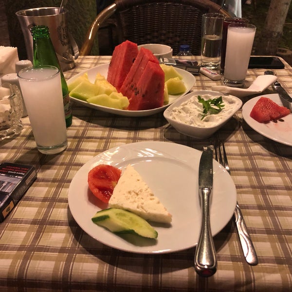 Foto diambil di Safir Konak Hotel &amp; Restaurant oleh Okan pada 6/21/2019