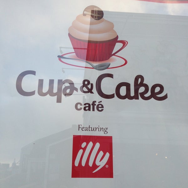 7/9/2013 tarihinde Leah P.ziyaretçi tarafından Cup &amp; Cake Cafe'de çekilen fotoğraf
