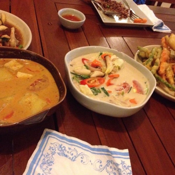 10/11/2015에 YanYan + Ace W.님이 Anchan Vegetarian Restaurant에서 찍은 사진