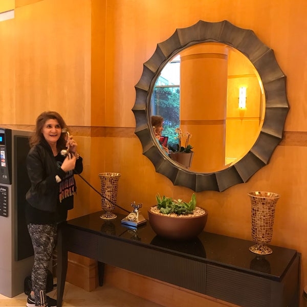 Foto diambil di Bethesda North Marriott Hotel &amp; Conference Center oleh Nebahat G. pada 5/18/2018