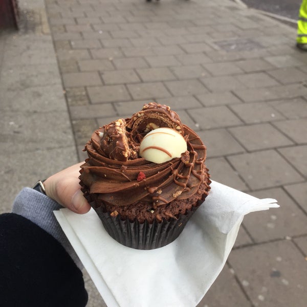 LOLA s Cupcakes Waterloo Underground Station