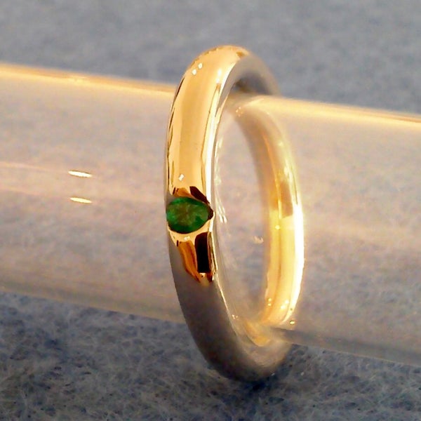 Verlobungsring in Gold mit Smaragd. Engagement ring