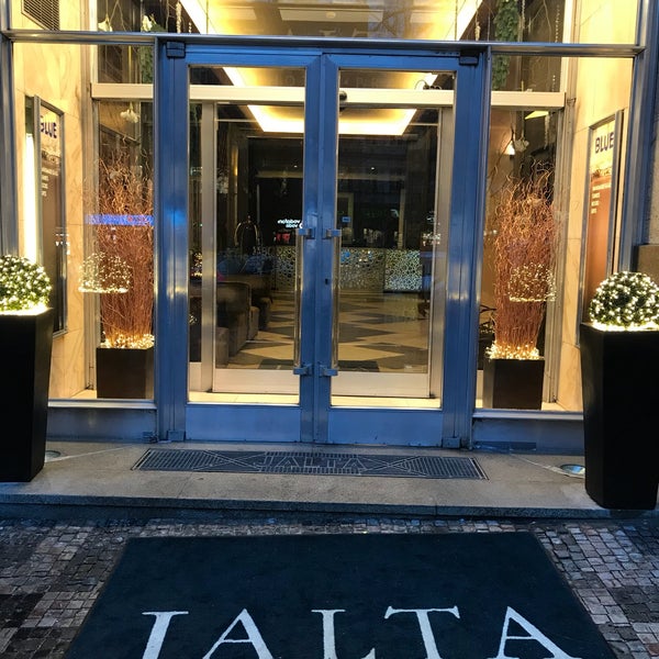 รูปภาพถ่ายที่ Jalta Boutique Hotel โดย Ondrej K. เมื่อ 12/28/2017