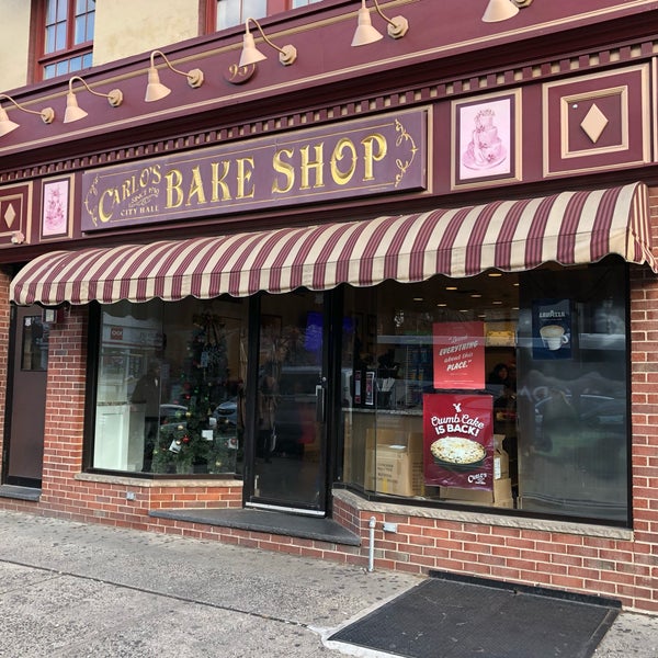 Foto tirada no(a) Carlo&#39;s Bake Shop por Kenny M. em 12/22/2018
