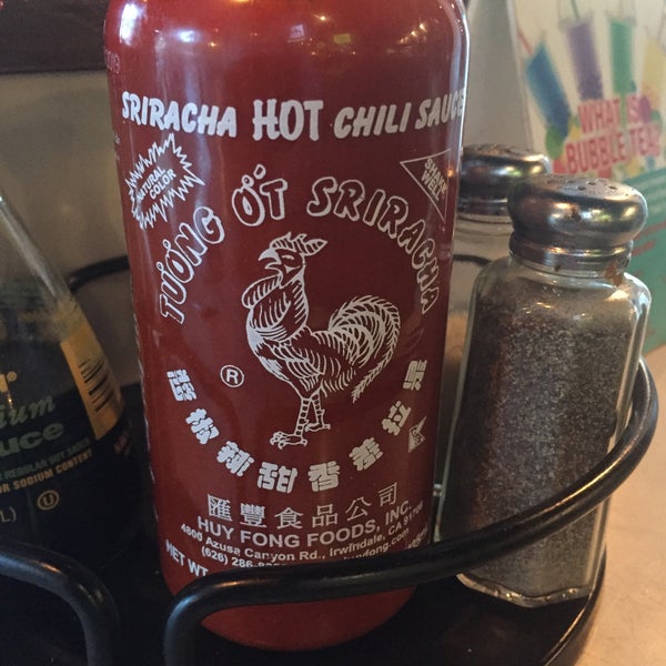 รูปภาพถ่ายที่ Sriracha House โดย Kenny M. เมื่อ 7/6/2017