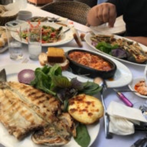 Photo taken at Lakerda Balık Restaurant by ⚓️🐠🐣🌻🌺🥰🦋🐙🐚⛵️❤️akin on 6/12/2021