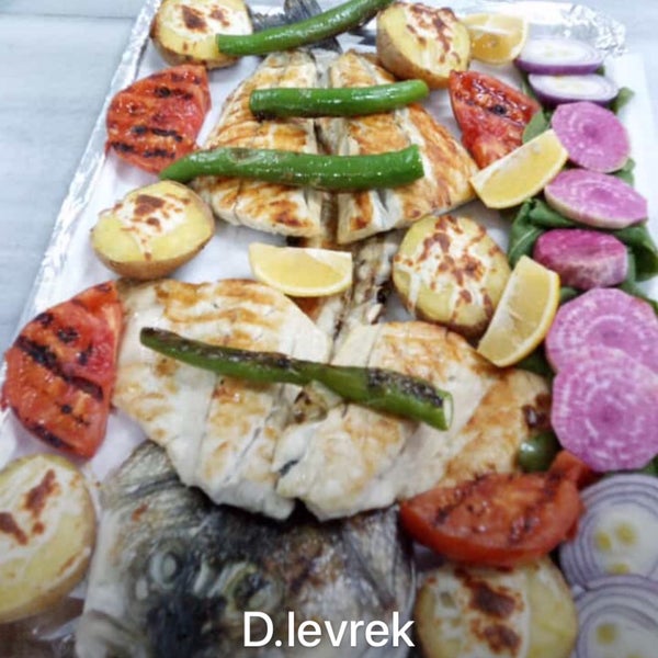 Das Foto wurde bei Lakerda Balık Restaurant von ⚓️🐠🐣🌻🌺🥰🦋🐙🐚⛵️❤️akin am 5/30/2021 aufgenommen