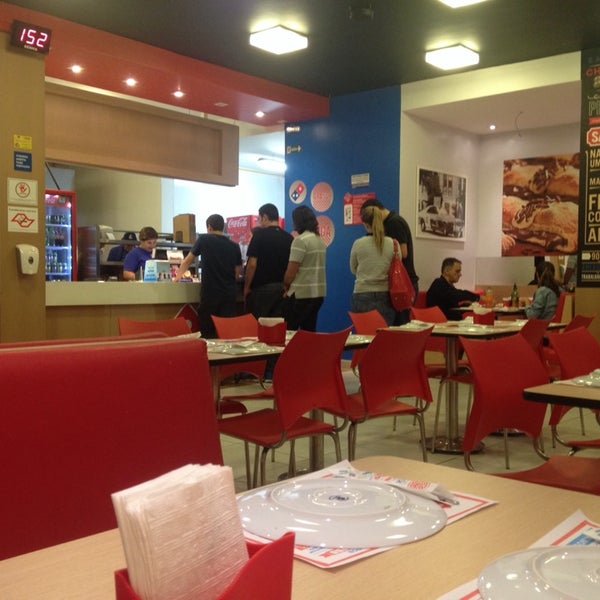 Photo taken at Domino&#39;s Pizza by Mariana L. on 5/2/2014