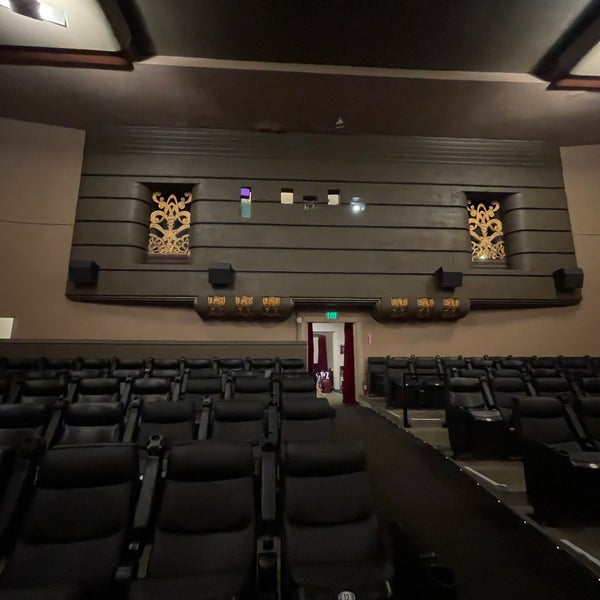 รูปภาพถ่ายที่ Kiggins Theatre โดย Juan F. เมื่อ 2/2/2022