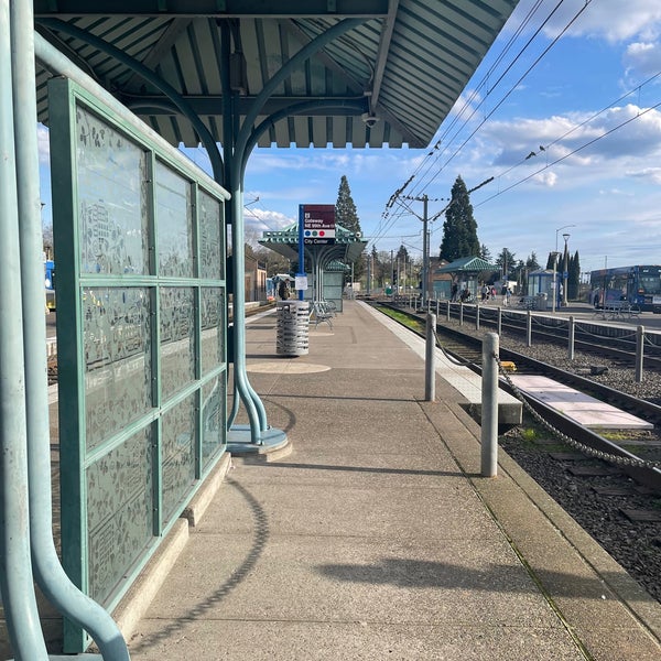 TriMet Gateway/NE 99th Ave MAX Station 14 tips from 2119 visitors