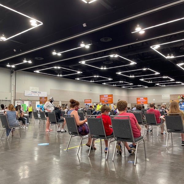 Foto diambil di Oregon Convention Center oleh Juan F. pada 5/17/2021