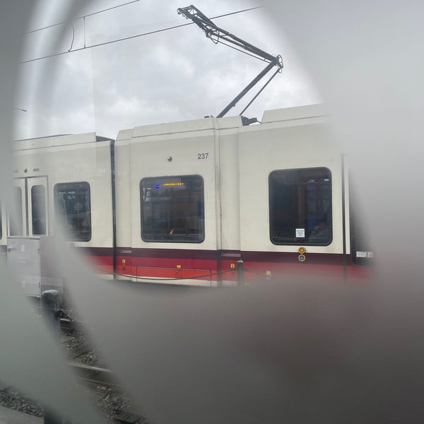 TriMet Gateway/NE 99th Ave MAX Station 14 tips from 2098 visitors