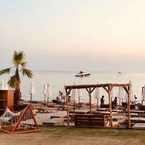 Das Foto wurde bei Boheme Beach von İpek t. am 8/15/2019 aufgenommen