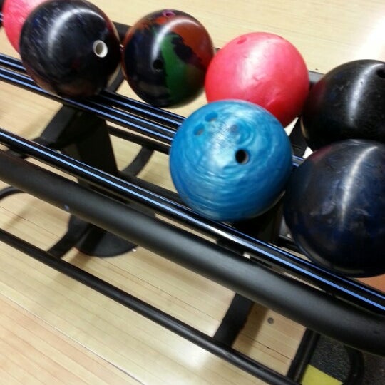 Photo taken at Waveland Bowl by Audra A. on 1/12/2013
