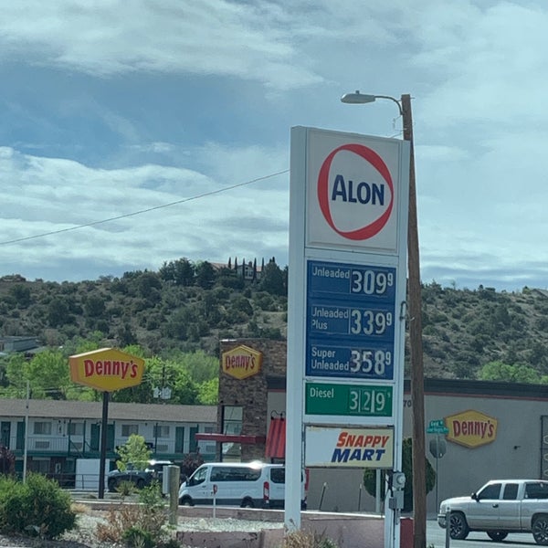 Snappy Mart 1810 N Swan St