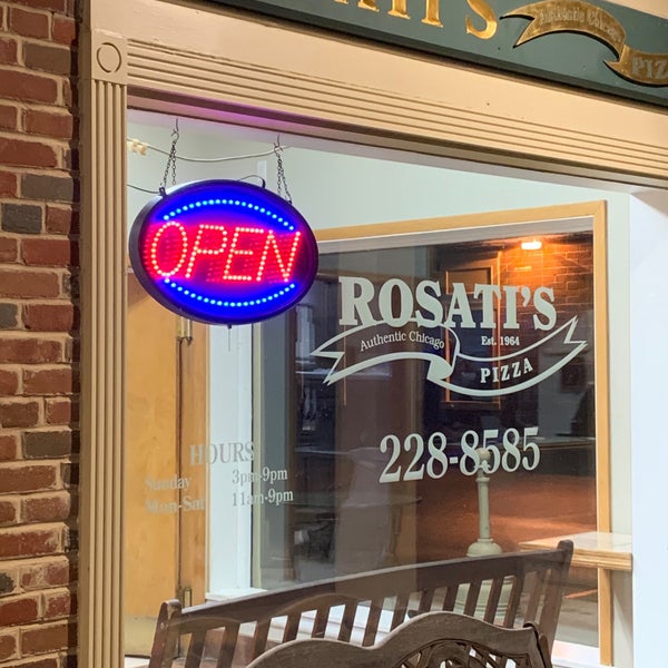 Снимок сделан в Rosati&#39;s Pizza пользователем Jeff J. 12/24/2019