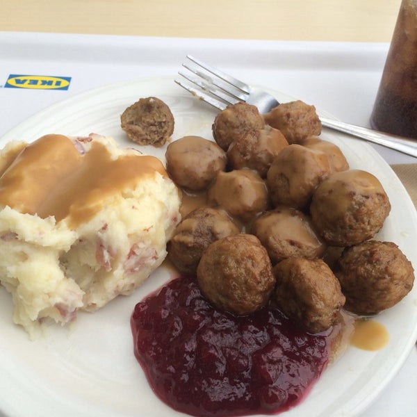 Das Foto wurde bei IKEA Pittsburgh Restaurant &amp; Cafe von Donna M. am 2/9/2014 aufgenommen