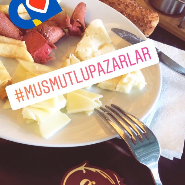 Foto scattata a Gazelle Cafe da Özlem G. il 7/22/2018