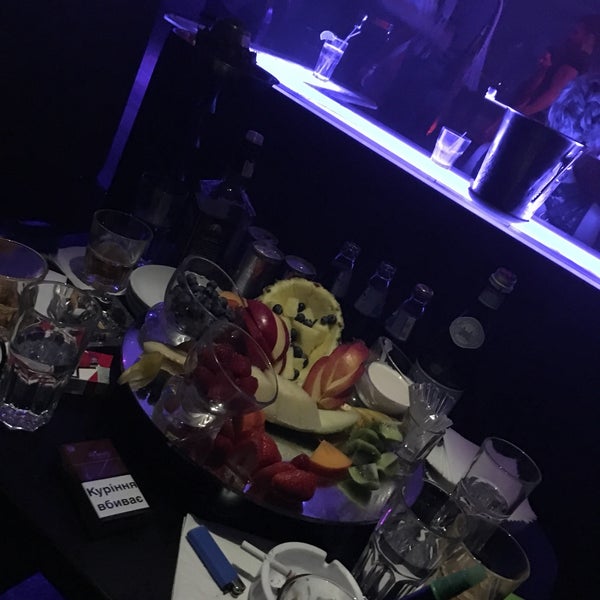 รูปภาพถ่ายที่ D&#39;lux Night Club โดย Başar ç. เมื่อ 1/2/2017