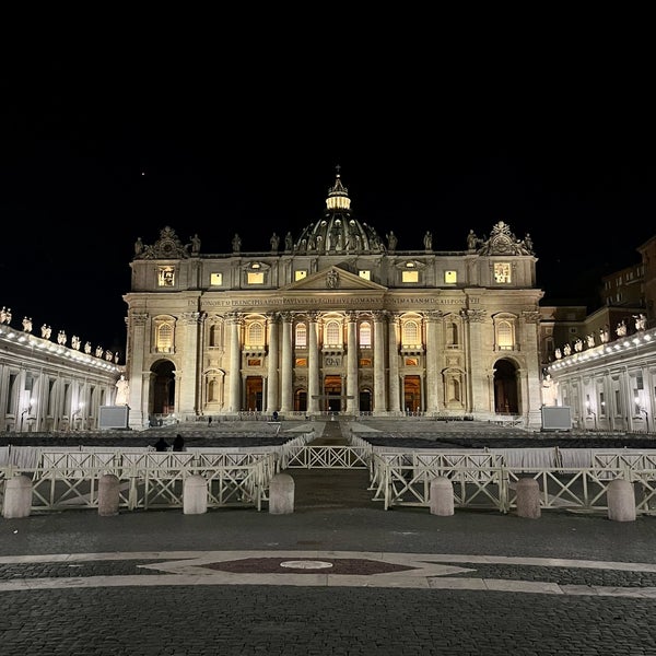 Foto diambil di Negara Kota Vatikan oleh Diego T. pada 3/29/2023