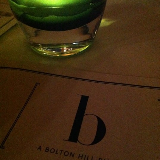 Foto tirada no(a) b - A Bolton Hill Bistro por Christina - Bolton Home T. em 10/5/2012