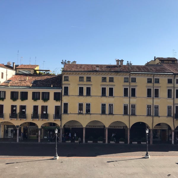 รูปภาพถ่ายที่ Palazzo della Ragione โดย Iulia P. เมื่อ 5/20/2018