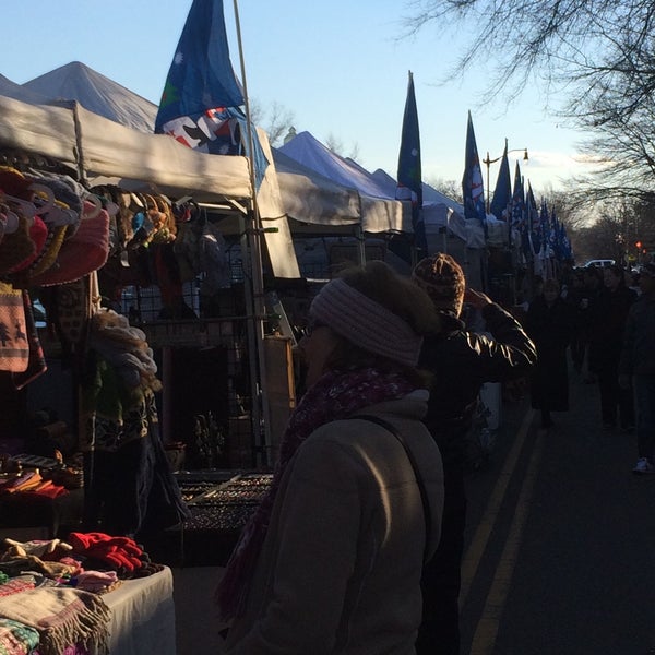 Foto scattata a The Flea Market at Eastern Market da Sheldon D. il 12/20/2015
