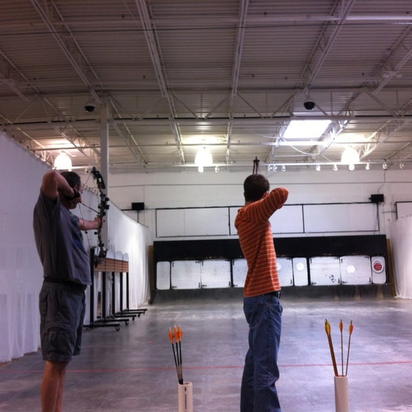 2/22/2014 tarihinde Molly M.ziyaretçi tarafından Texas Archery Academy'de çekilen fotoğraf
