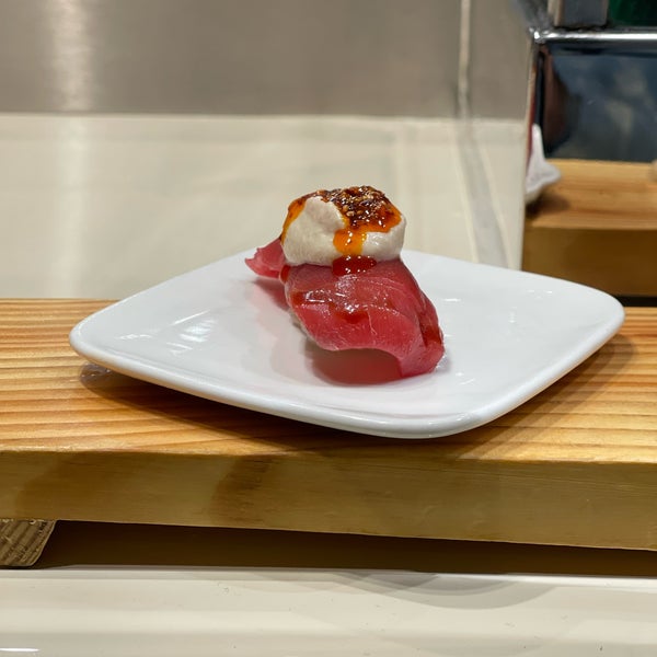 Foto tirada no(a) Sushi of Gari 46 por Taka F. em 1/15/2022