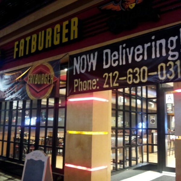 Photo taken at Fatburger by Cheavor D. on 5/10/2015