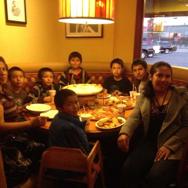 Photo taken at Shakey&#39;s Pizza Parlor by Yesenia G. on 2/23/2014