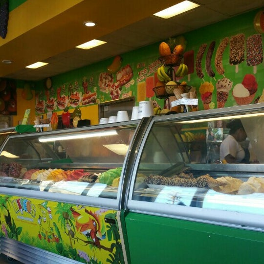 10/9/2015에 Samantha C.님이 Mateo&#39;s Ice Cream &amp; Fruit Bars에서 찍은 사진