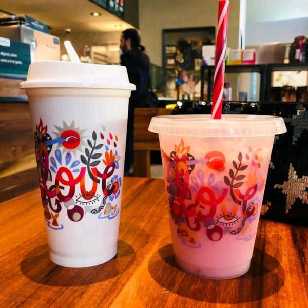 Foto scattata a Starbucks da Ü S. il 2/9/2020