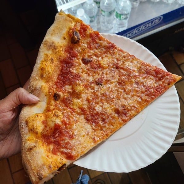 9/19/2022 tarihinde Melody Ybona G.ziyaretçi tarafından Joe&#39;s Pizza'de çekilen fotoğraf