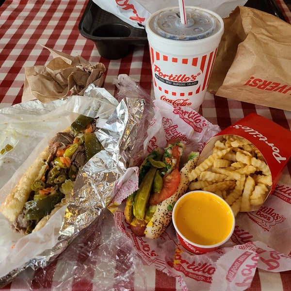 Photo taken at Portillo&#39;s by Melody Ybona G. on 6/28/2023