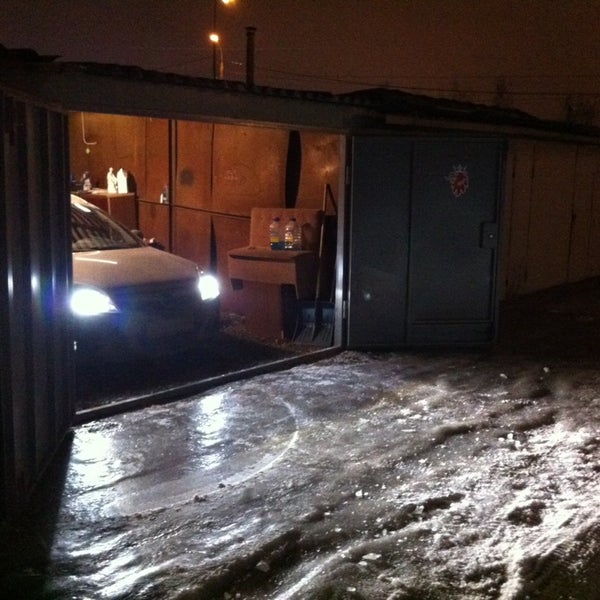 Лэп рядом с домом. Лэп 110 кв охранная. Что будет если построить гараж под лэп. Гараж под лэп. Лэп рядом с домом.