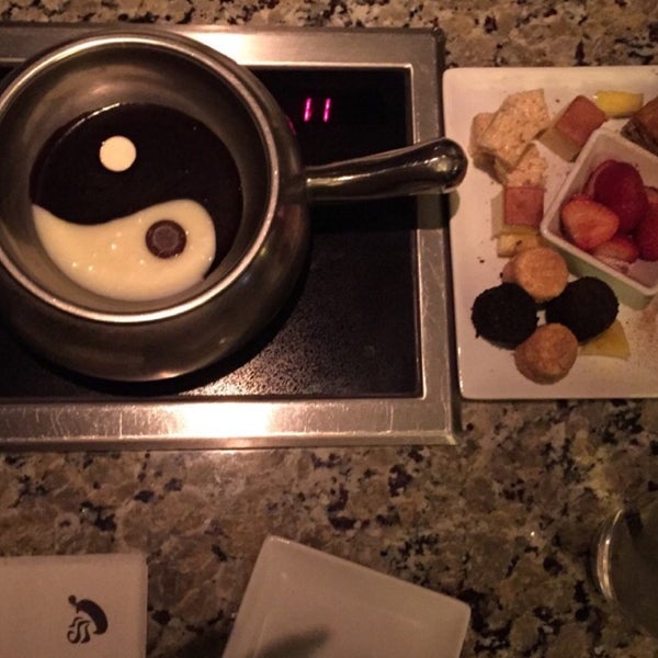 Photo taken at The Melting Pot by Suhoo on 11/6/2015
