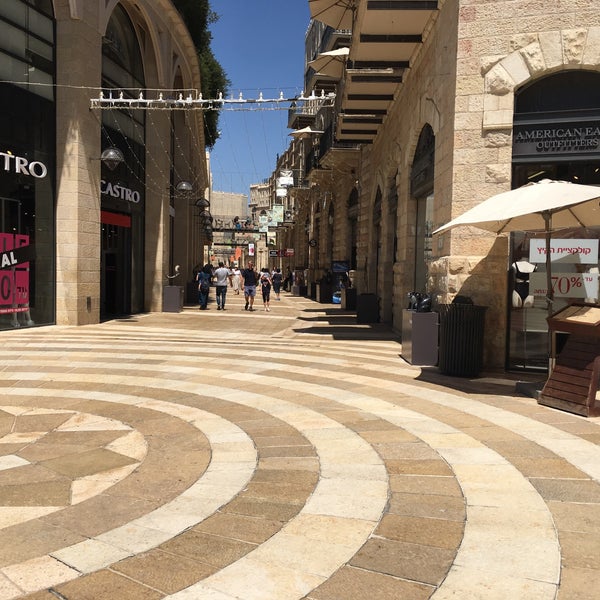Photo taken at Mamilla Mall by Nardy G. on 7/18/2018