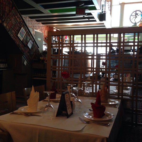 3/13/2014 tarihinde Meer M.ziyaretçi tarafından Banjara Indian Restaurant'de çekilen fotoğraf