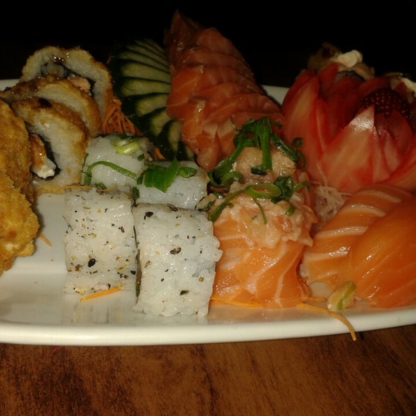Photo taken at Sensei Lounge Sushi by Gui M. on 6/13/2014