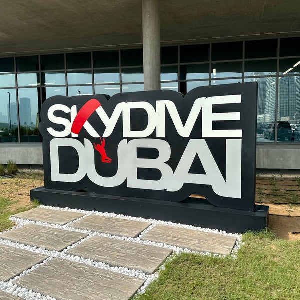 Foto diambil di Skydive Dubai oleh M 𓄃 pada 9/16/2023