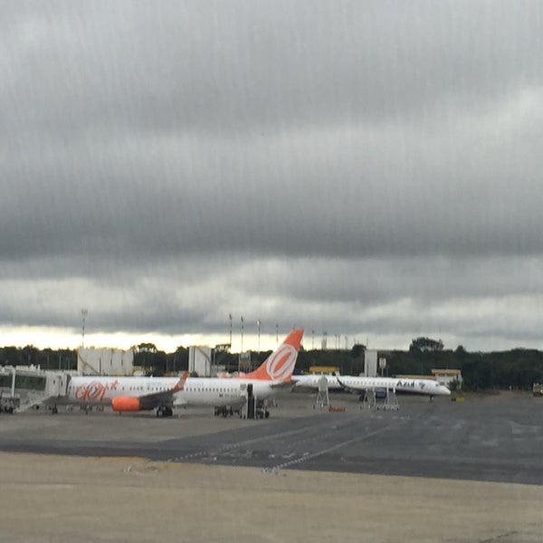 Снимок сделан в Aeroporto Internacional de Brasília / Presidente Juscelino Kubitschek (BSB) пользователем Rafaela F. 3/21/2015