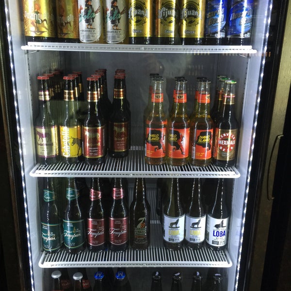 Foto scattata a El Depósito World Beer Store Providencia da Pedro I. il 4/6/2015